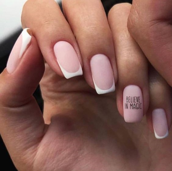 Accent nail: la manicure di tendenza che piace a tutti