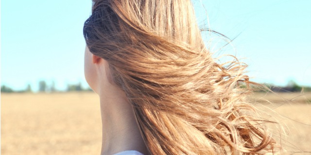 Come lisciare i capelli ricci