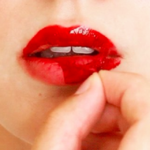 La moda dei rossetti peel-off, la novità del make up che arriva dalla Corea