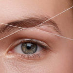 Depilazione delle sopracciglia con filo: sono meglio ceretta, laser e pinzetta?