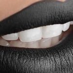 Rossetto nero: 8 consigli per indossarlo con eleganza