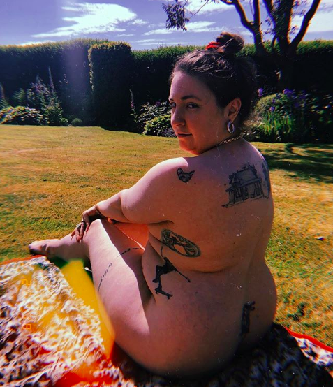 La bellezza di 9 star che mostrano la cellulite: "Cambiate la mente, non il corpo"