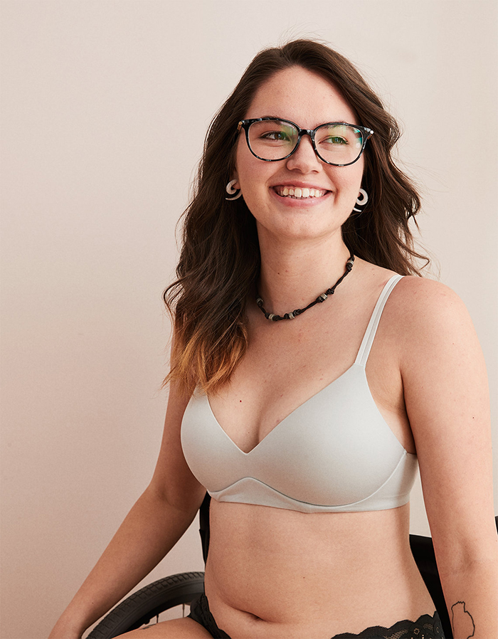 Le modelle reali - e quindi anche con disabilità o malattie - di American Eagle