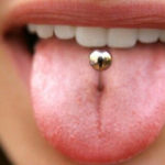 Piercing alla lingua: le risposte a 5 domande e 4 miti da sfatare
