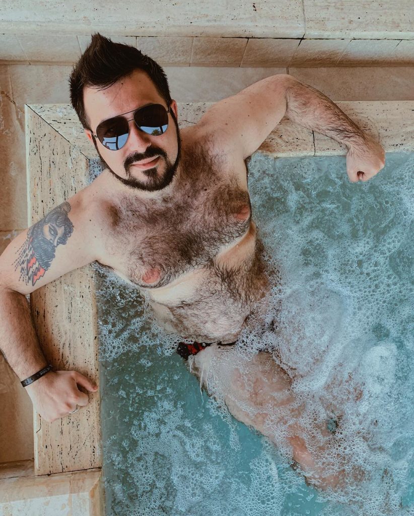 "Amare il proprio corpo non è solo 'roba da donne', quindi anch'io mi metto a nudo"
