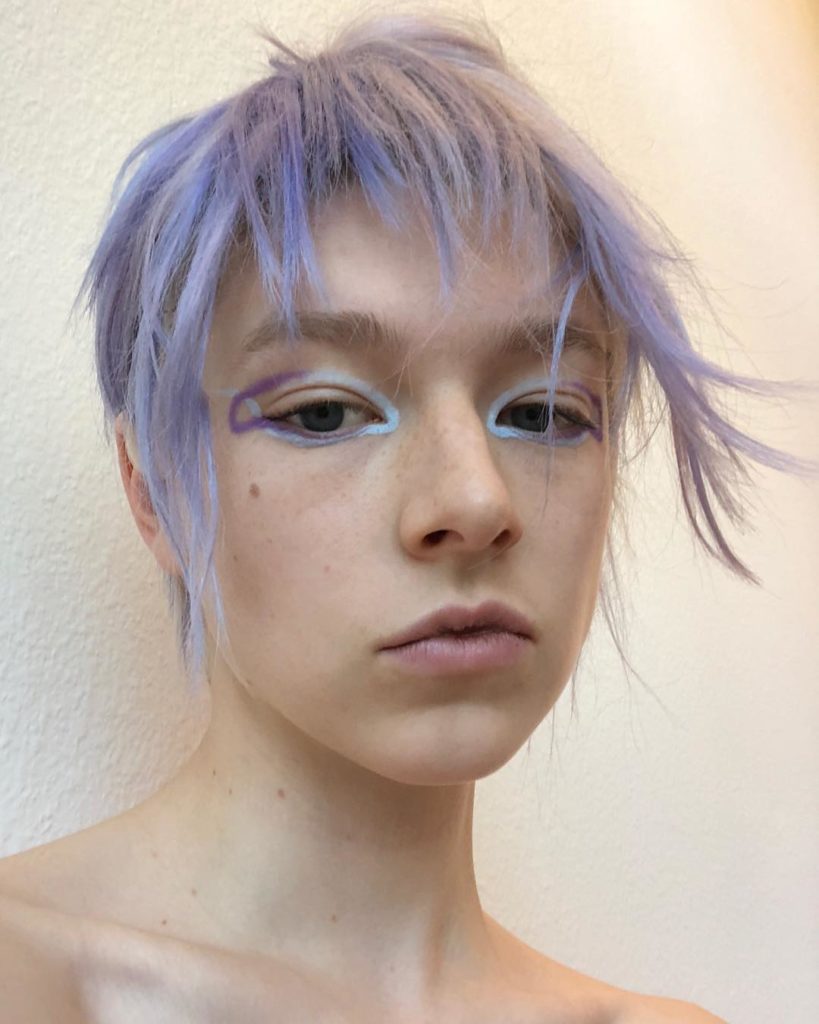 Chi sono le E-Girls e gli E-Boys e come stanno cambiando gli standard di bellezza
