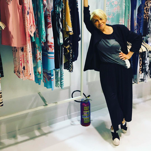 Helena Schargel, cosa ci fa questa "ragazza di quasi 80 anni" sempre in lingerie