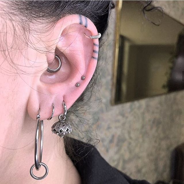 Il conch piercing: tutto quello che c'è da sapere prima di bucare la cartilagine